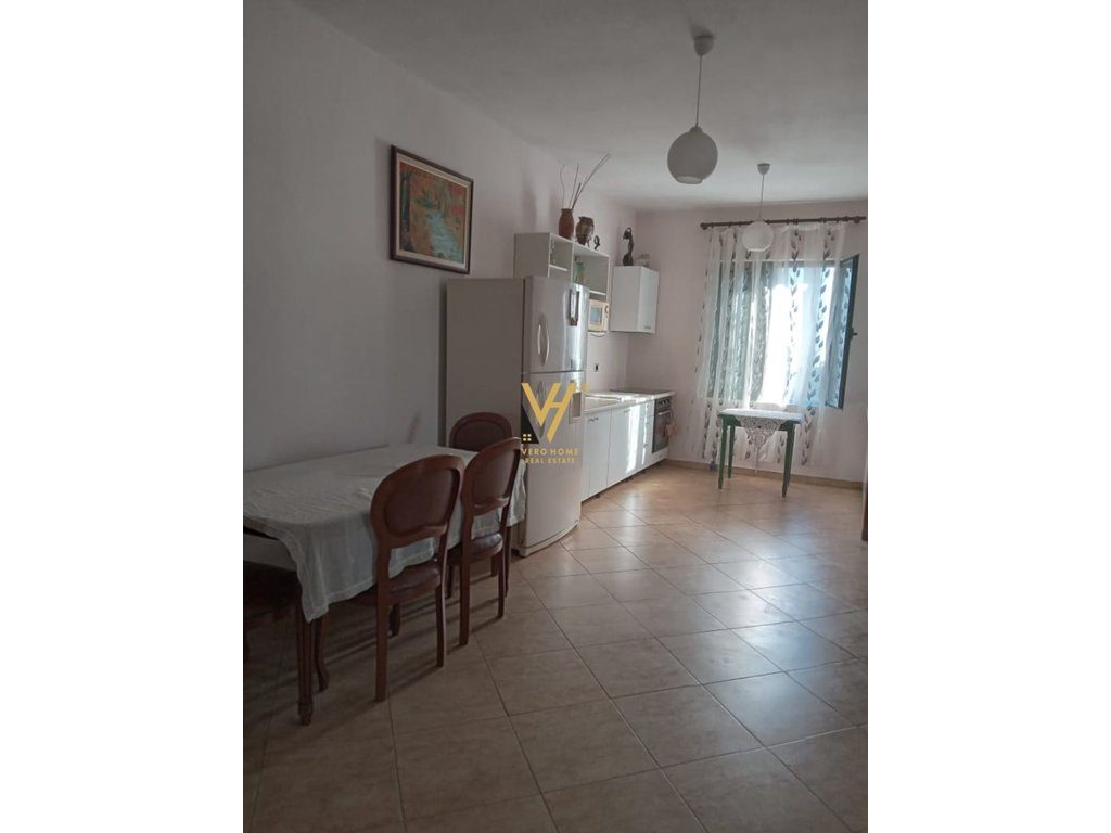 JEPET APARTAMENT 3+1 ME QERA NE ALI DEM 50.000 LEKE 3