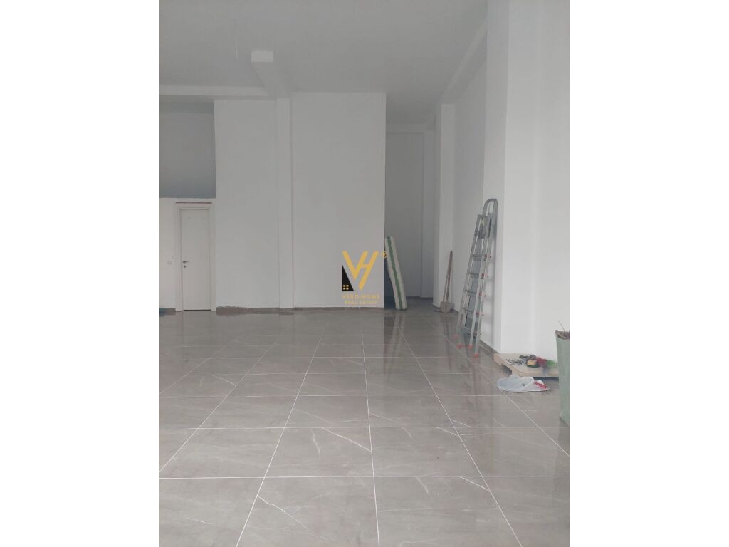 Shitet Dyqan te Medreseja 63 m2 1