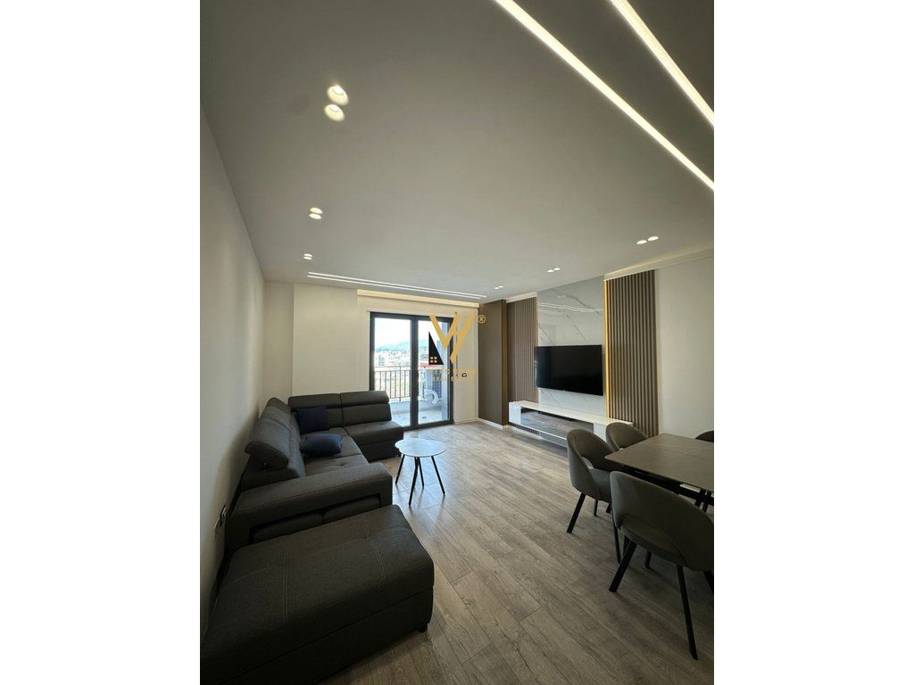 JEPET APARTAMENT 2+1+2+BLK ME QERA TE KOM.NDREGJONI, BULEVARDI I RI 850 EURO