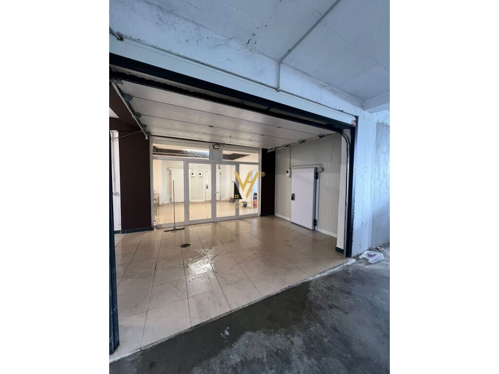 Jepet Dhome Frigoriferike me qera te Liqeni i Thate 200 m2