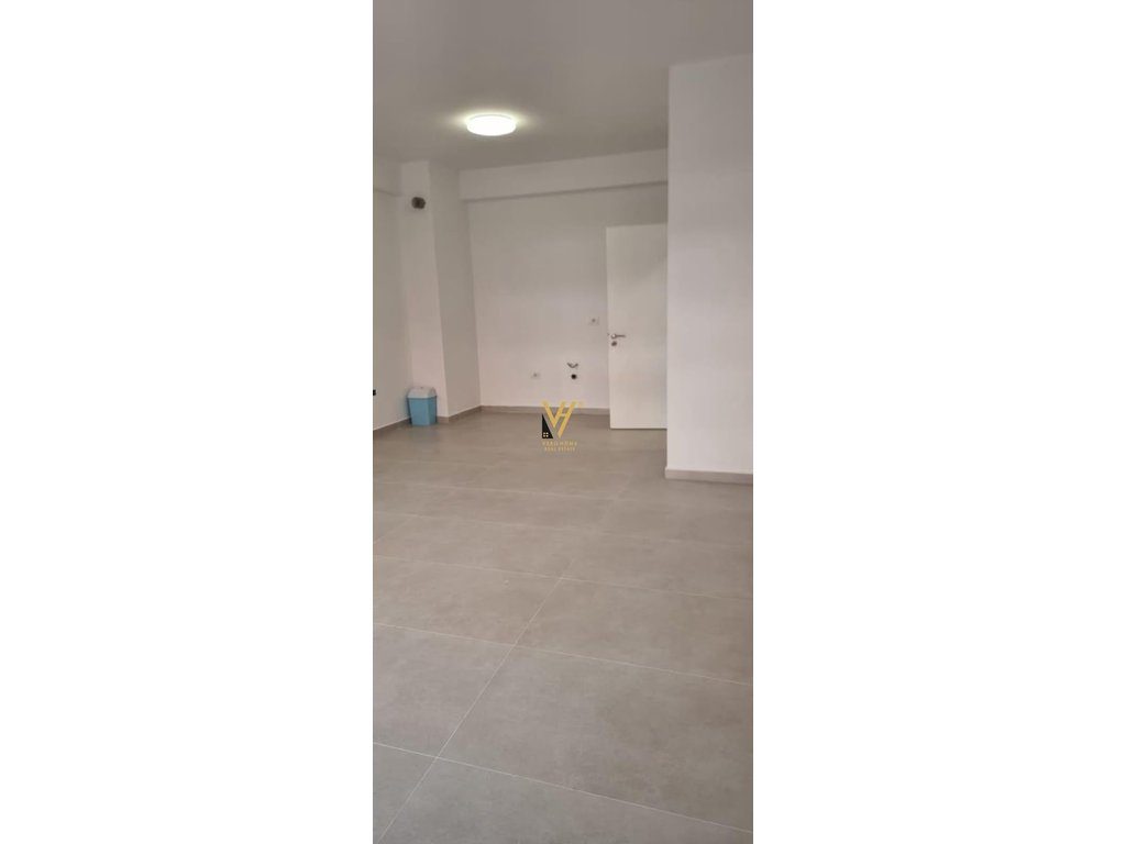 JEPET ZYRE 72 M2 ME QIRA TE URBAN GATE, ASTIR 50.000 LEKE 3