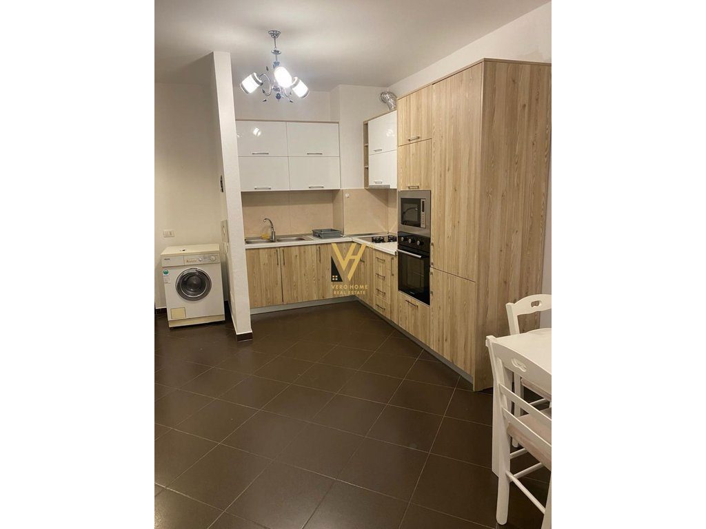 JEPET APARTAMENT 1+1 ME QERA NE BRRYL 50.000 LEKE 2