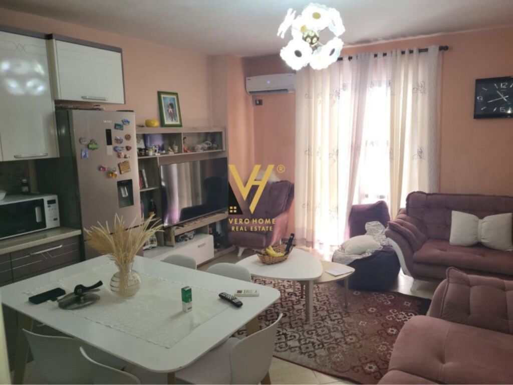 Shitet Apartament 2+1+ballkon te Rruga 5 Maji 82 m2 2