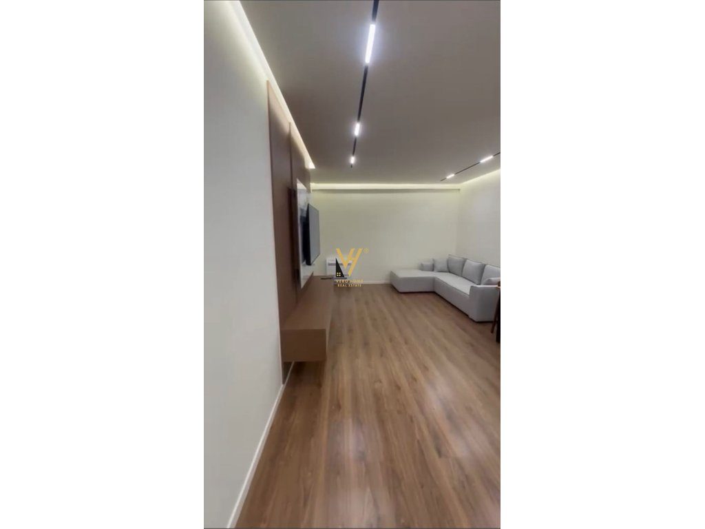 JEPET APARTAMENT 2+1+2+BLK ME QERA TE RR.DRITAN HOXHA 1.000 EURO