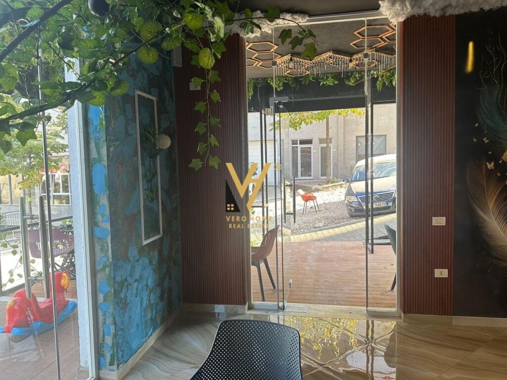 Shitet Bar-Kafe te Rruga e Dajtit , Fresk 186 m2 3
