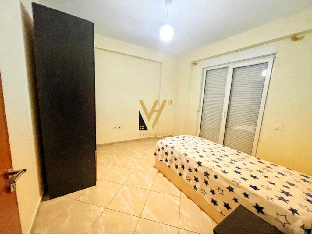 JEPET APARTAMENT 2+1+BLK ME QERA TE LIQENI THATE 550 EURO 4