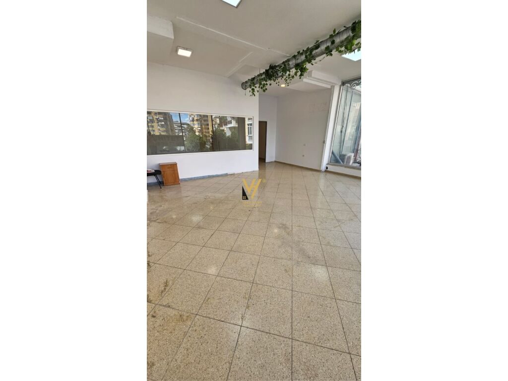 Shitet Njesi Biznesi te Nenkalimi Kodra e Diellit 136 m2 3