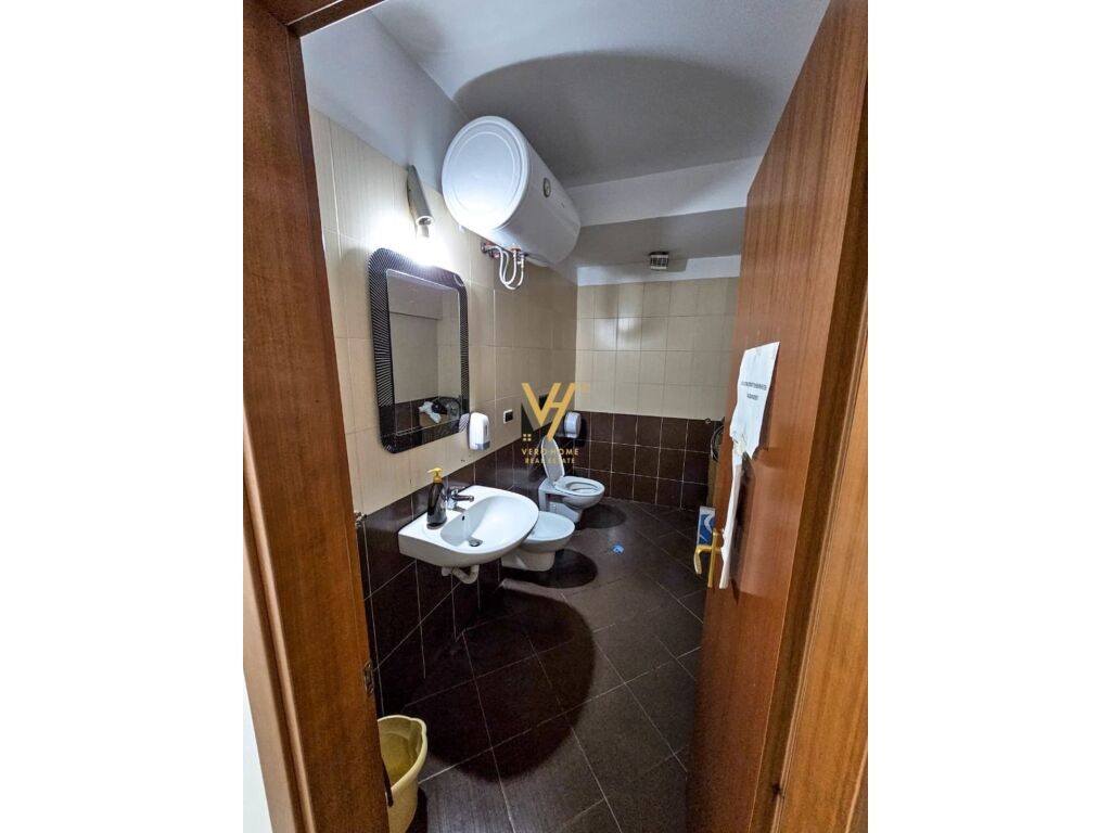 Jepet zyre me qera te Selvia 300 m2 4