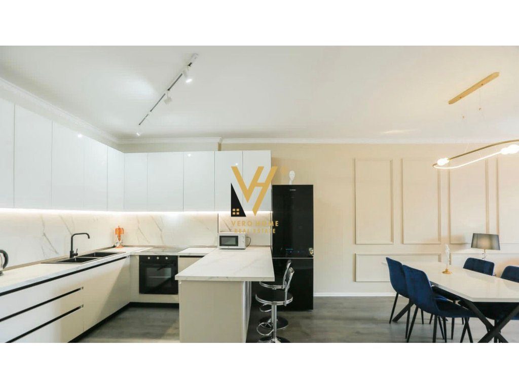 JEPET APARTAMENT 2+1+2+2BLK ME QIRA TE KOMUNA E PARISIT 1.300 EURO 2