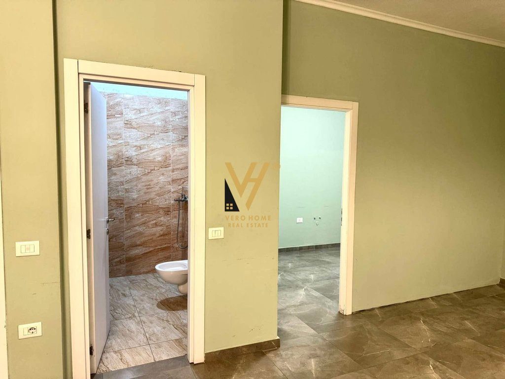 JEPET ZYRE 70 M2 ME QERA TEK ARLIS,FARMACIA 10 – 50.000 LEKE 3