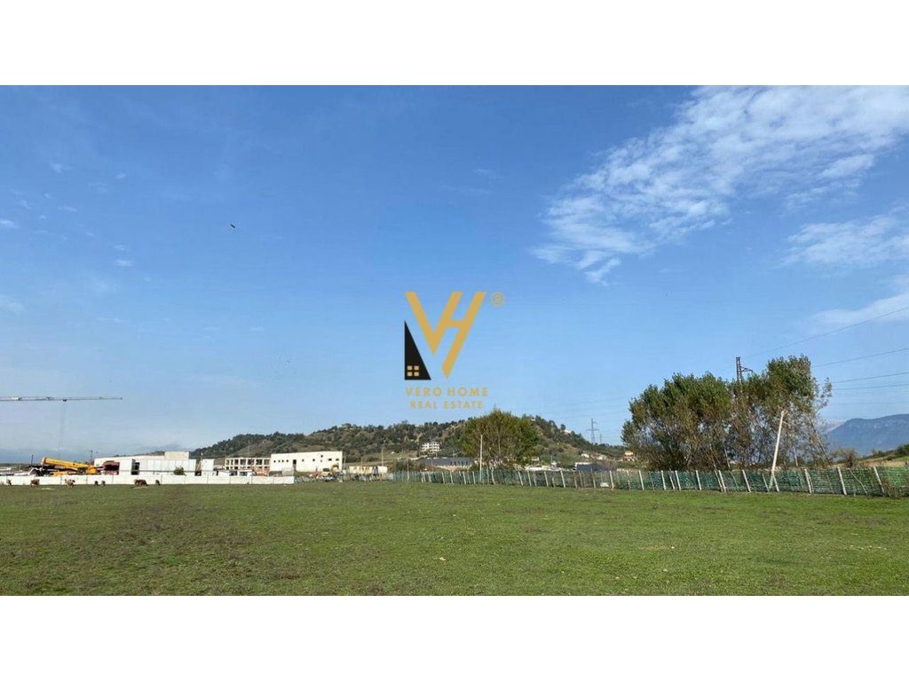 SHITET TOKE ARE 10.700 M2 NE YZBERISHT 660.000 EURO 1