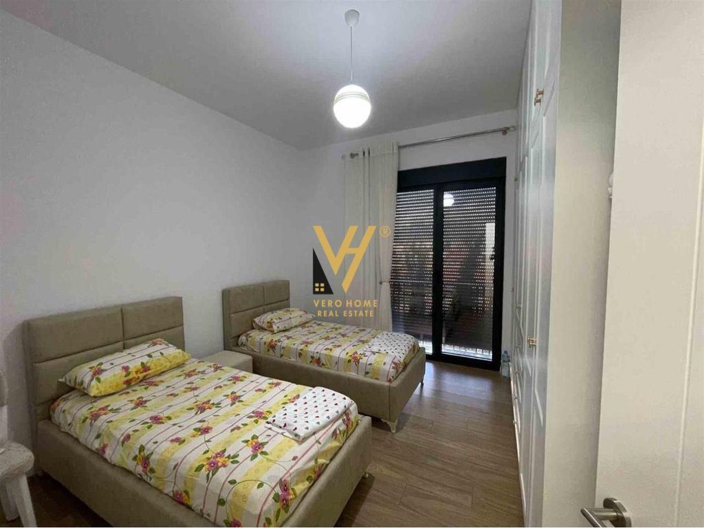 JEPET APARTAMENT 2+1+BLK ME QERA PRANE AKU, SELITE 800 EURO 4