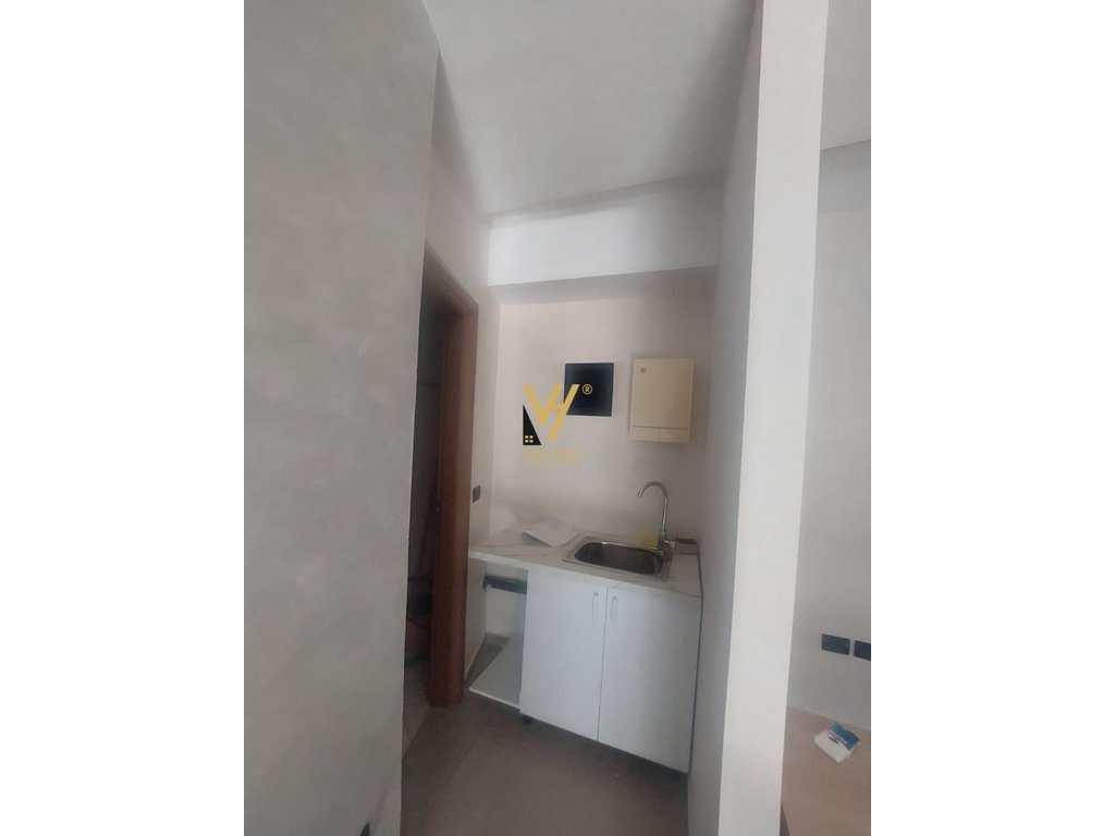 JEPET ZYRE 40 M2 ME QERA TE PAZARI I RI 50.000 LEKE 3