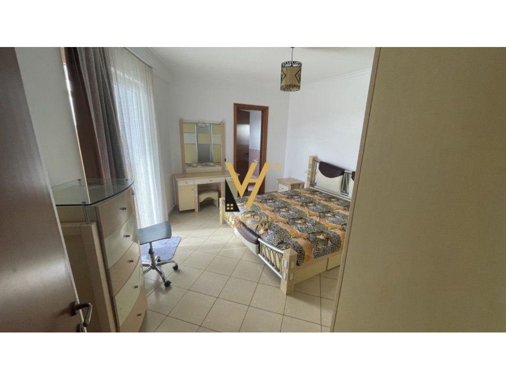 JEPET APARTAMENT 2+1 ME QERA TE RRUGA E DIBRES 45.000 LEKE 4