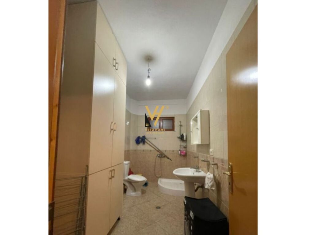 Jepet Apartament 2+1 me qera te Kodra e Diellit 100 m2