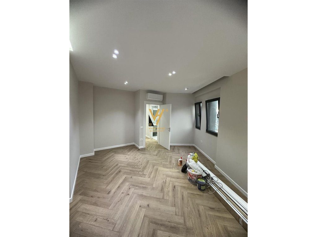JEPET ZYRE 126 M2 ME QERA TE REZ OASIS, UNAZA E RE 1.250 EURO 3