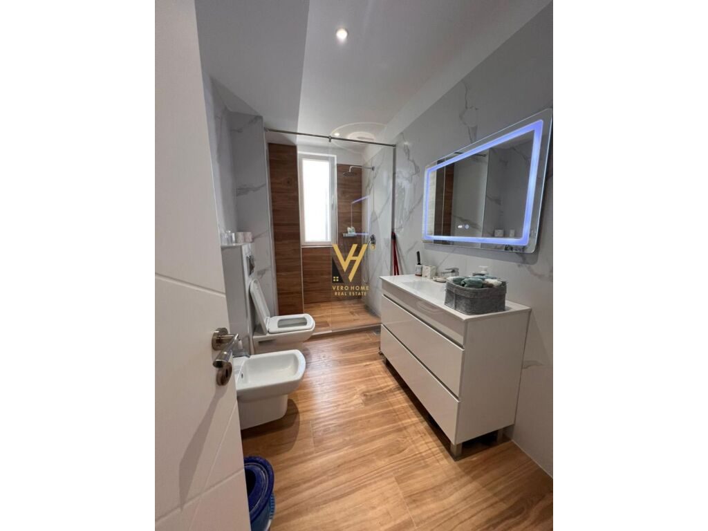 Shitet Apartament 2+1+2+ballkon te Ish Ekspozita Sot 115 m2 4