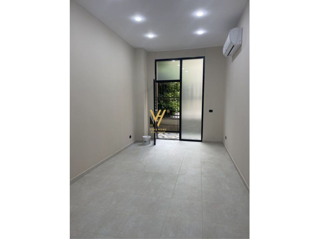Jepet Dyqan me qera te Rruga e Durresit 30 m2 3