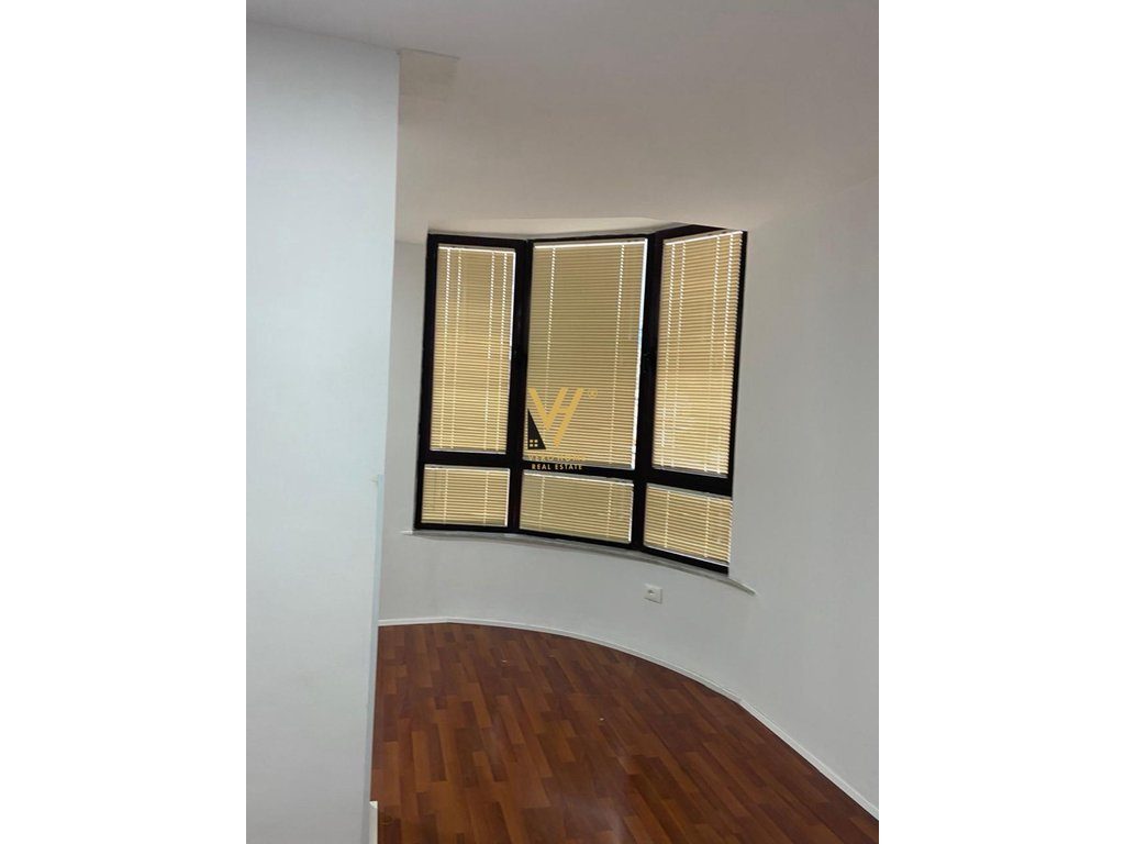 JEPET ZYRE 120 M2 ME QERA TEK BLLOKU 1.500 EURO 4