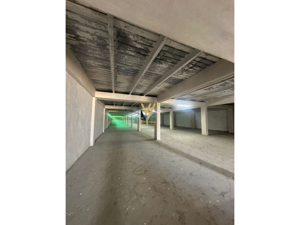 JEPET MAGAZINE 770M2 ME QERA TE AUTOSTRADA TR-DR 1.600 EURO