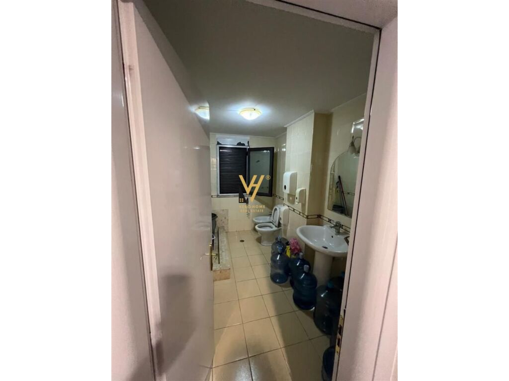 Jepet Zyre me qera te Rruga e Kavajes 101 m2 2