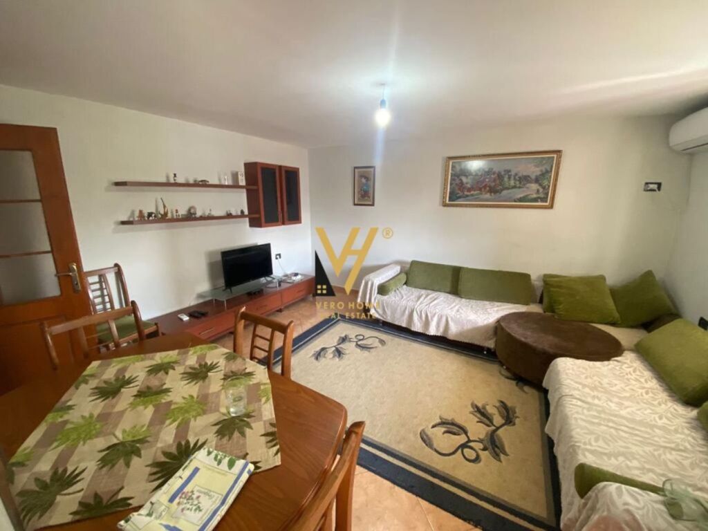 Jepet Apartament 3+1+ballkon me qera te Sheshi Avni Rustemi 100 m2 2