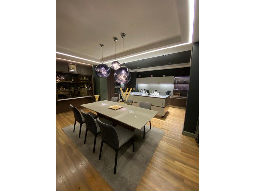 JEPET APARTAMENT LUKSOZ 3+1+2+BLK ME QIRA TE KOMUNA E PARISIT 2.500 EURO 3