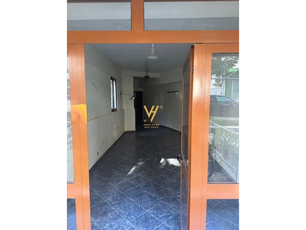 Jepet Dyqan me qera te 21 Dhjetori 40 m2