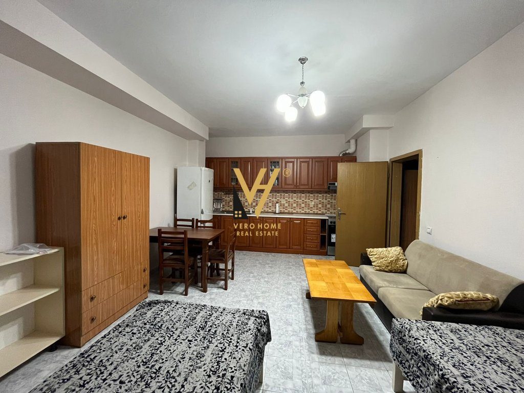 JEPET GARSONIERE 45 M2 ME QERA TE VASIL SHANTO 40.000 LEKE
