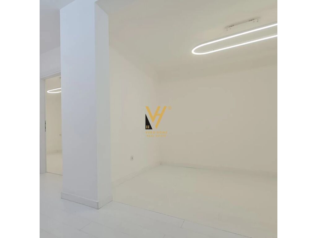 Jepet ambjent biznesi me qera te Zogu i Zi 50 m2 4