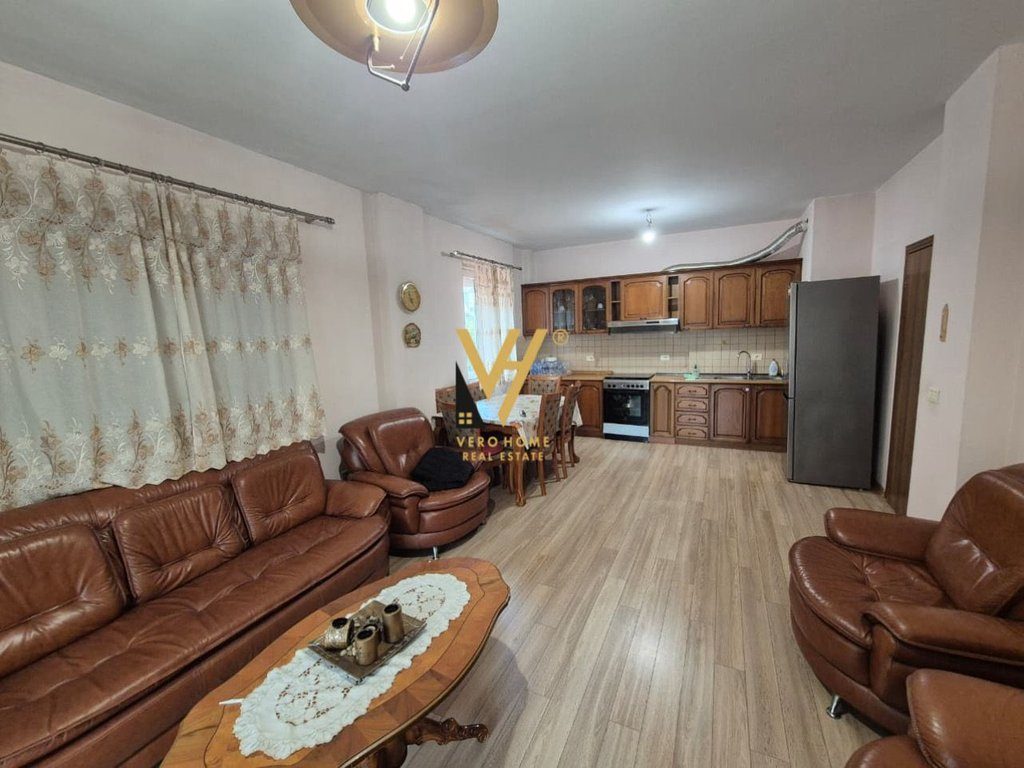 JEPET APARTAMENT 2+1+2 ME QIRA TE KOMUNA E PARISIT 60.000 LEKE 2