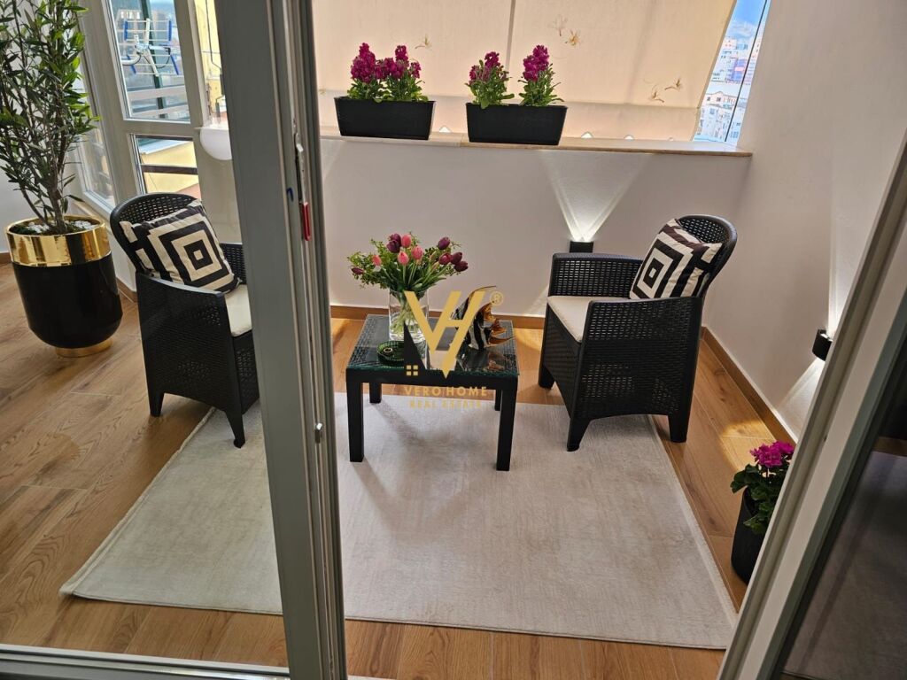 Shitet Apartament 2+1+2+ballkon te 21 Dhjetori 138 m2 4