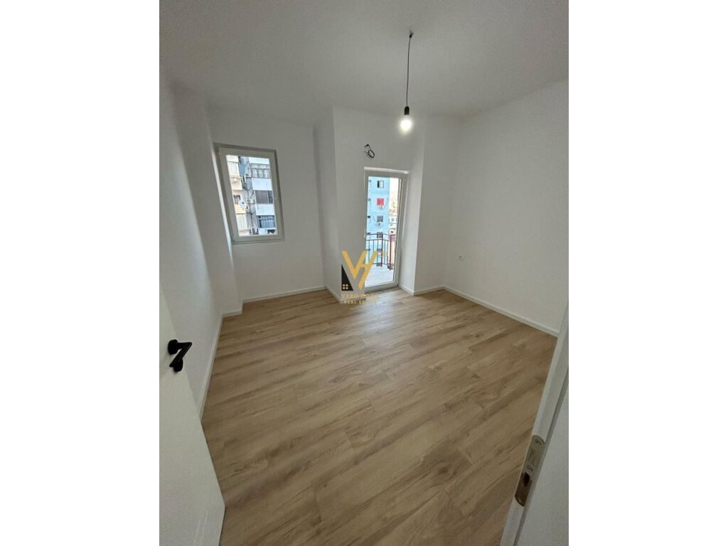 Shitet Apartament 1+1+ballkon te 21 Dhjetori 68 m2 2