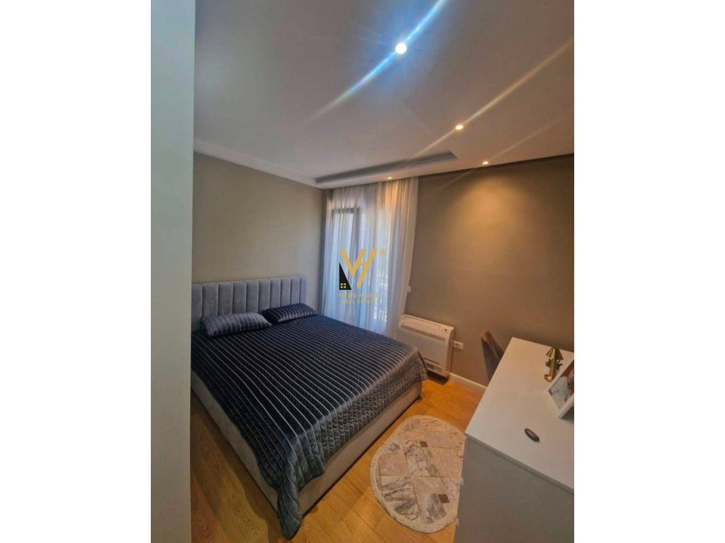 JEPET HYRJE 3+1+2+BLK ME QERA TE VENUE CLUB 120.000 LEKE 3