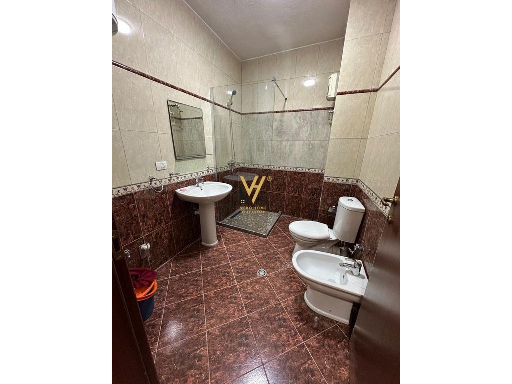 JEPET ZYRE 118 M2 ME QIRA TE KOMUNA E PARISIT 75.000 LEKE 3