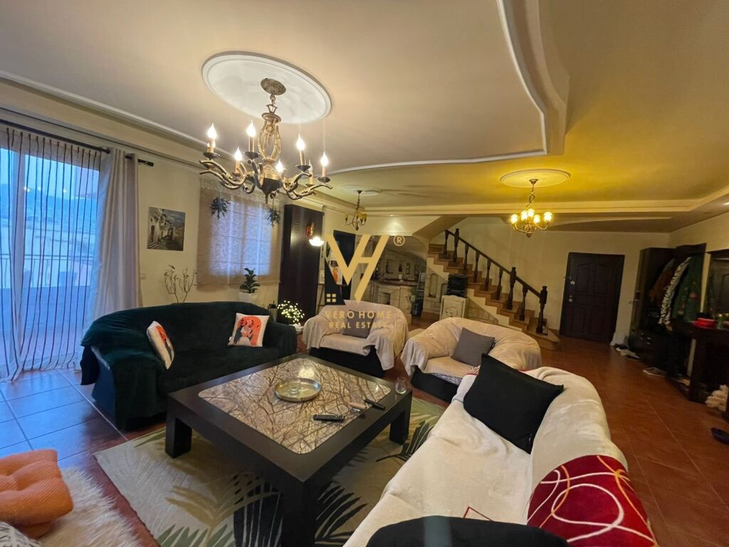 Shitet Apartament Duplex 3+1+2 te Komuna e Parisit 230 m2