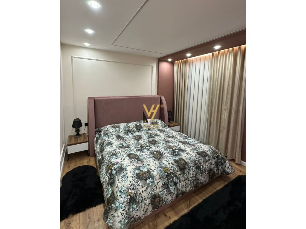 Shitet Apartament 1+1+ballkon ne Vlore, Lagja 1 Maji 124 m2 2