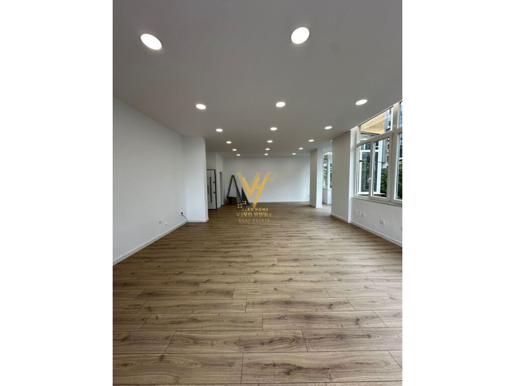 JEPET ZYRE 100 M2 QERA TE RRUGA E KAVAJES 1.300 EURO 2