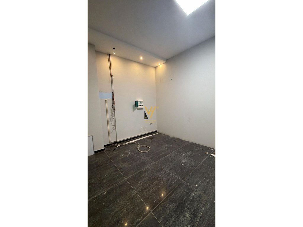 JEPET AMBIENT BIZNESI 90 M2 ME QIRA NE ASTIR 600 EURO 3