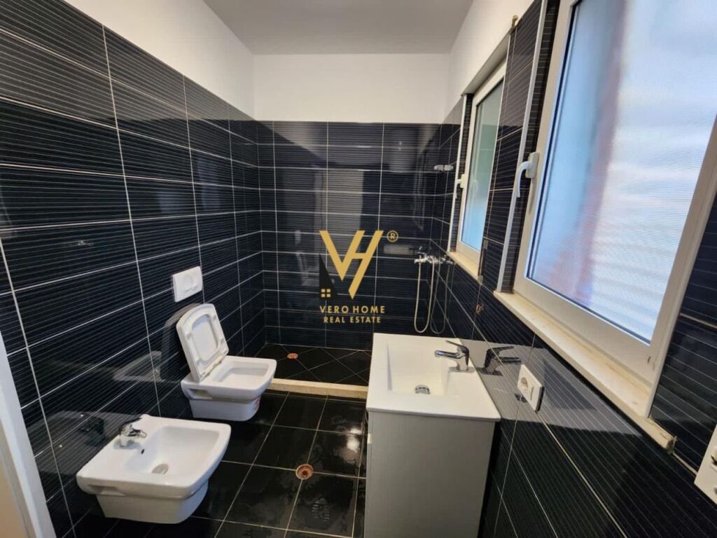 Shitet Apartament 2+1+ballkon te 21 Dhjetori 141 m2 3