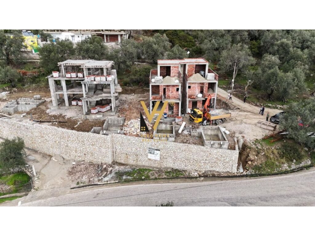 SHITET VILE TRE KATESHE NE BORSH 560.000 EURO