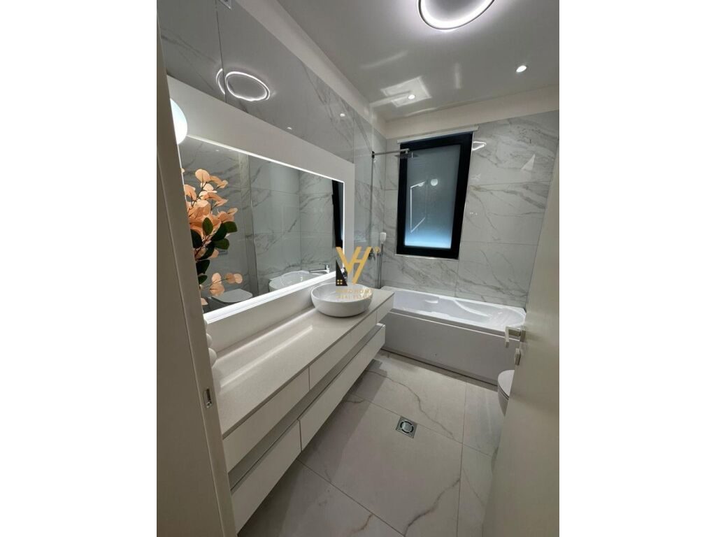 Jepet Apartament 2+1+2+ballkon+2 poste parkimi me qera te Liqeni i Thate 132 m2 2