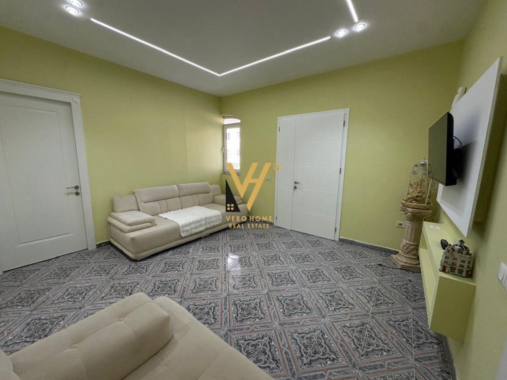 JEPET APARTAMENT 3+1+BLK ME QERA TE SHESHI SHQIPONJA 800 EURO