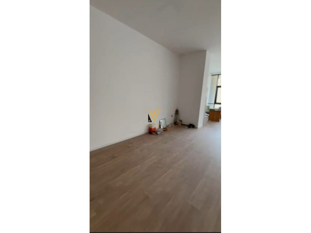 JEPET ZYRE 127 M2 ME QERA TE MINE PEZA 1.900 EURO 3