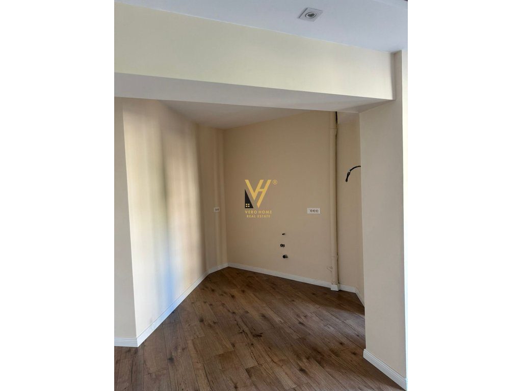 JEPET ZYRE 80 M2 ME QERA TE 9-KATSHET, QENDER 1.200 EURO 3
