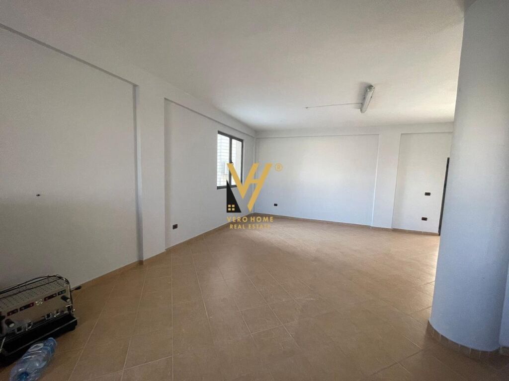 Jepet ambient biznesi me qera te Unaza e Re 210 m2 4
