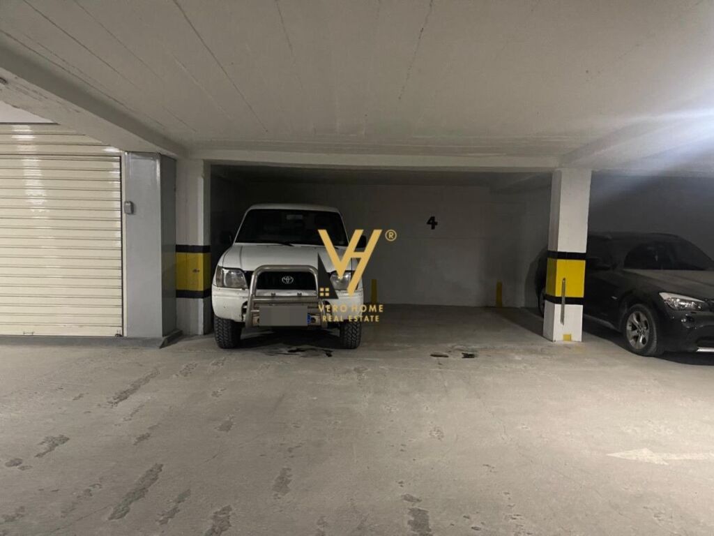 Shiten dy Parkime te Qendra Concord , 5 Maji 36 m2