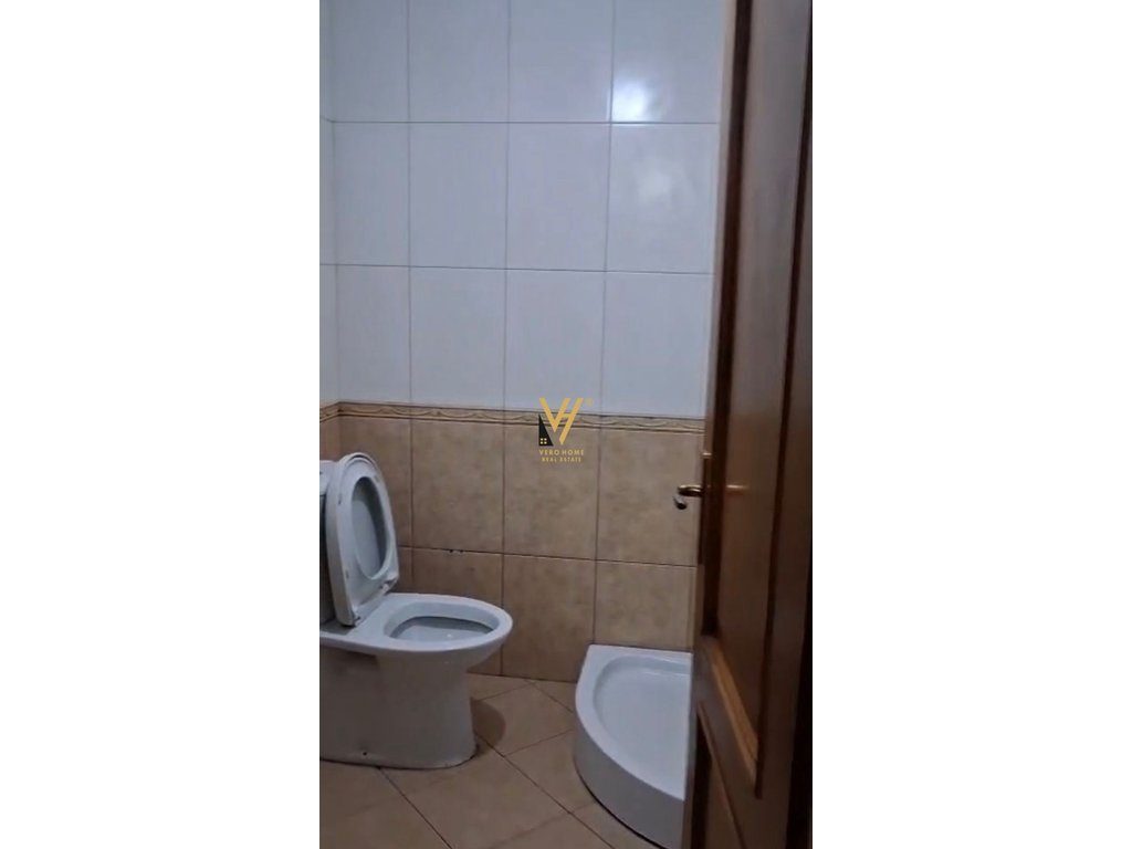 JEPET APARTAMENT 2+1 ME QIRA TE LIQENI THATE 40.000 LEKE 3