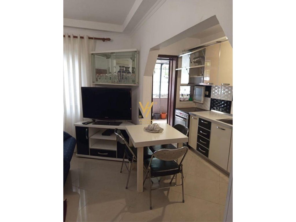 JEPET APARTAMENT 3+1+BLK ME QERA TE 21 DHJETORI 550 EURO 2