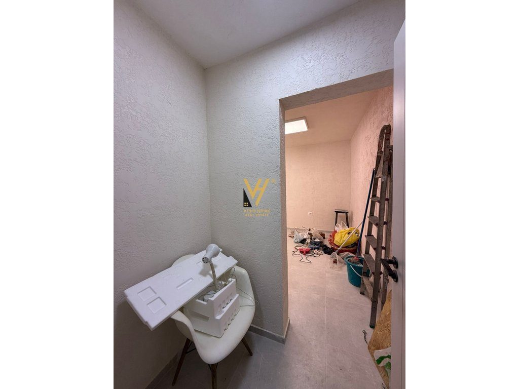 JEPET ZYRE 40 M2 ME QERA TE MOZAIKU I TIRANES 45.000 LEKE 3